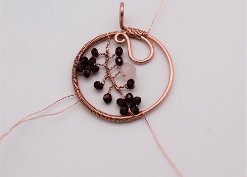 Abby Hook's Jasmine Pendant - Bind the final point, Contemporary Wire Jewelry, Coiling, Coiling Wire, Wire Coiling, Loops, Wire Loop, Wrapped Wire Loop, continue coiling the frame